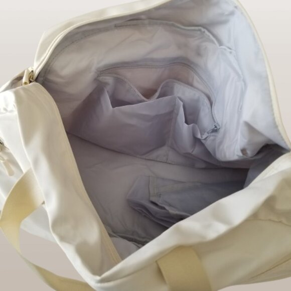 NEW! Lightweight Duffel Tote w/Deep Lining Pocket, Detach. Strap & Earbud Pouch - Picture 9 of 13